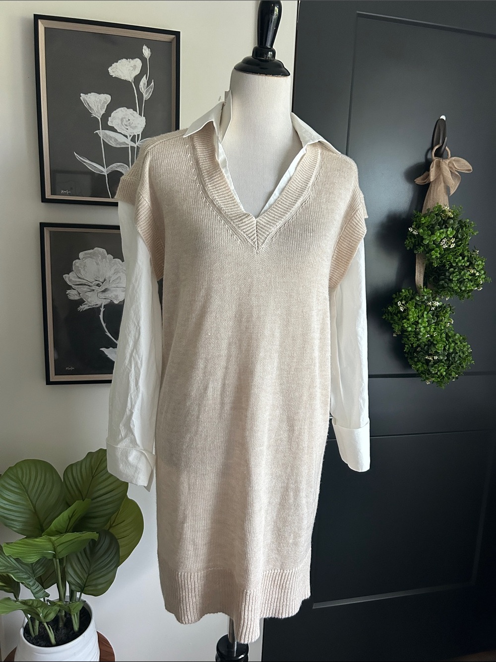 New M 🌺 Beige V-Neck Sweater Tunic dress Vest with white blouse built in